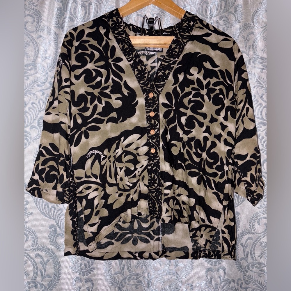 VTG Manuheali’i Black and Tan button up Blouse